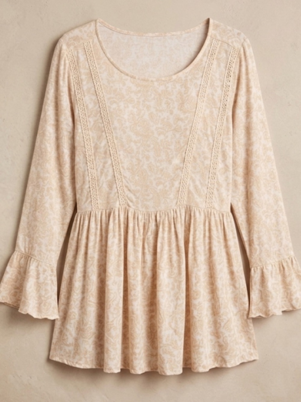 Wonderly women’s tunic. Bell sleeves,lace accents paisley, gold & beige Small